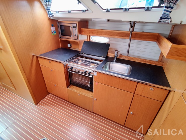 Bavaria 47 Cruiser - Yacht Charter Sailica
