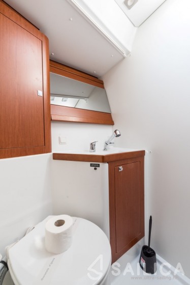 Oceanis 48 - Yacht Charter Sailica
