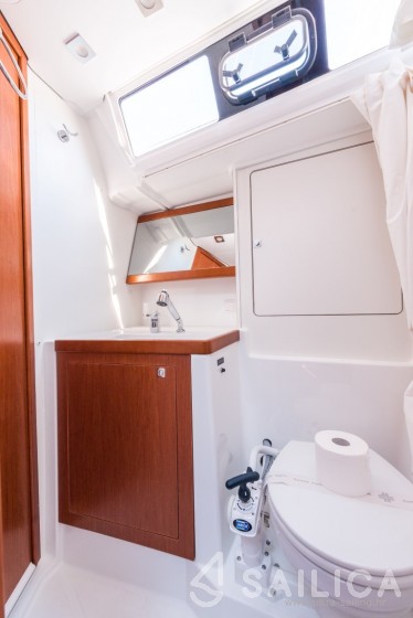 Oceanis 48 - Yacht Charter Sailica