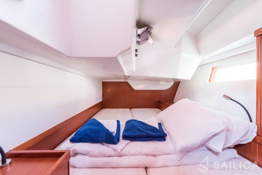 Oceanis 48 - Yacht Charter Sailica