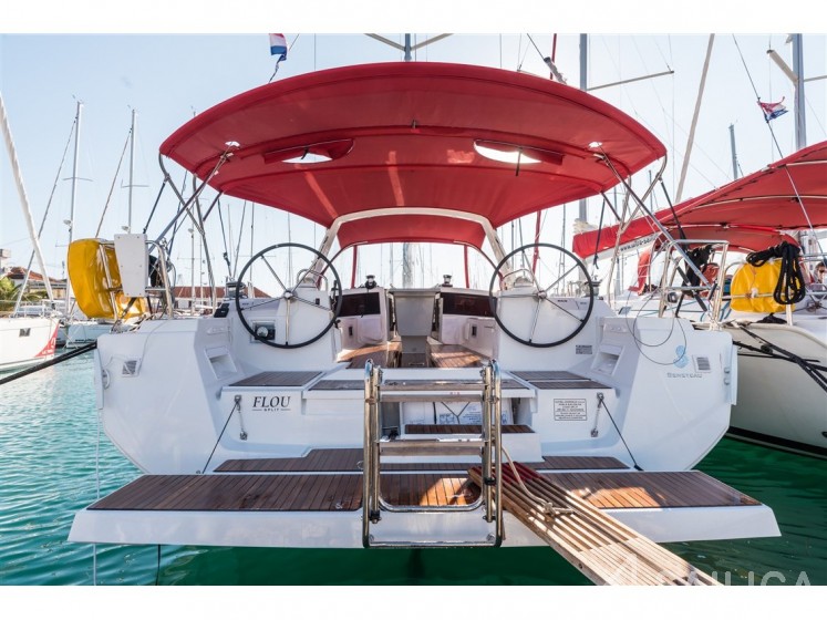 Oceanis 48 - Yacht Charter Sailica