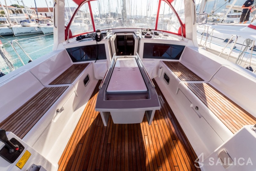 Oceanis 48 - Yacht Charter Sailica