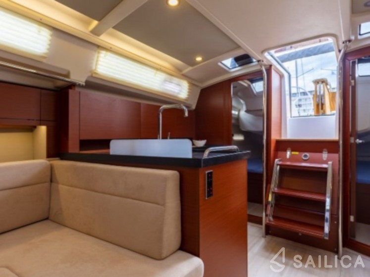 Hanse 388 - Yacht Charter Sailica