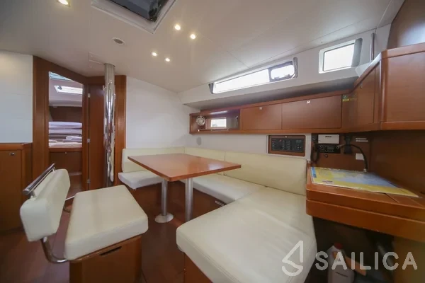 Oceanis 45 - Yacht Charter Sailica