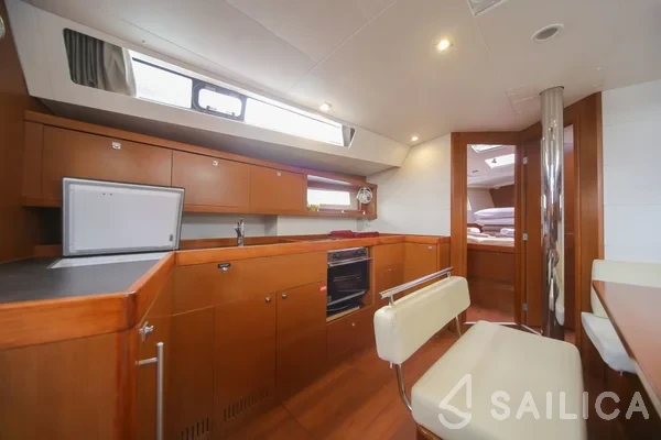 Oceanis 45 - Yacht Charter Sailica