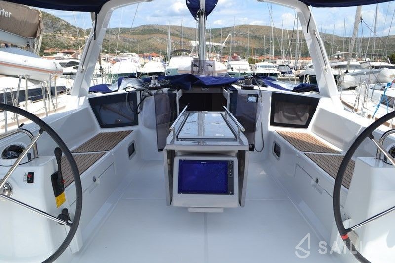 Oceanis 45 - Yacht Charter Sailica