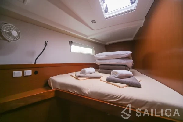 Oceanis 45 - Yacht Charter Sailica