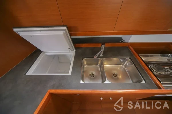 Oceanis 45 - Yacht Charter Sailica