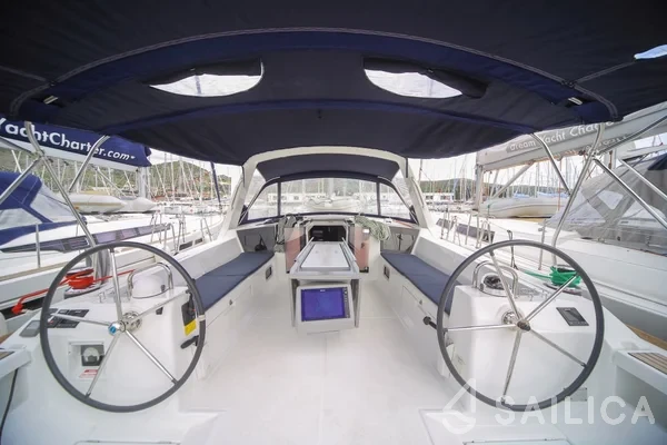 Oceanis 45 - Yacht Charter Sailica