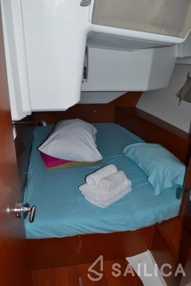 Oceanis 45 - Yacht Charter Sailica