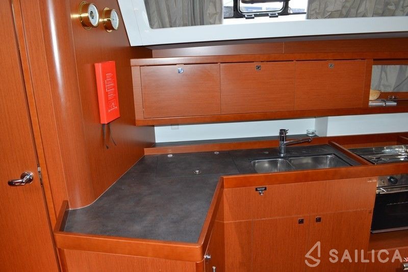 Oceanis 45 - Yacht Charter Sailica