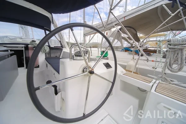 Oceanis 45 - Yacht Charter Sailica