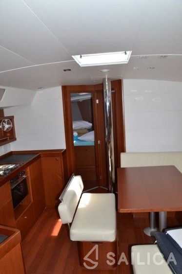 Oceanis 45 - Yacht Charter Sailica