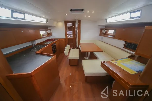 Oceanis 45 - Yacht Charter Sailica