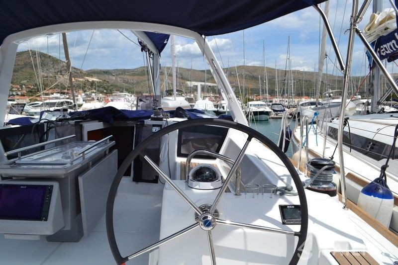 Oceanis 45 - Yacht Charter Sailica