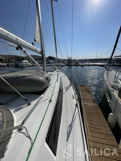 Bavaria 37 Cruiser - Yacht Charter Sailica
