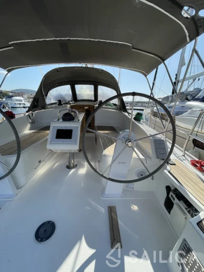 Bavaria 37 Cruiser - Yacht Charter Sailica