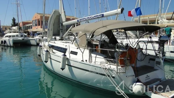 Bavaria 37 Cruiser - Yacht Charter Sailica