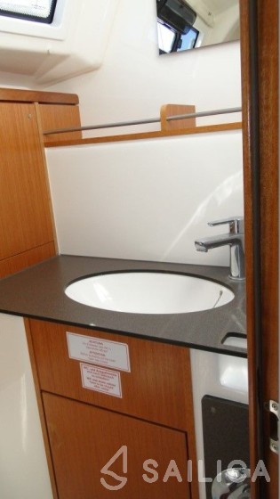 Bavaria 37 Cruiser - Yacht Charter Sailica