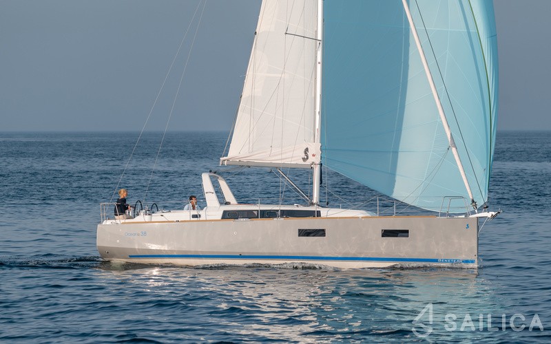 Oceanis 38 - Yacht Charter Sailica