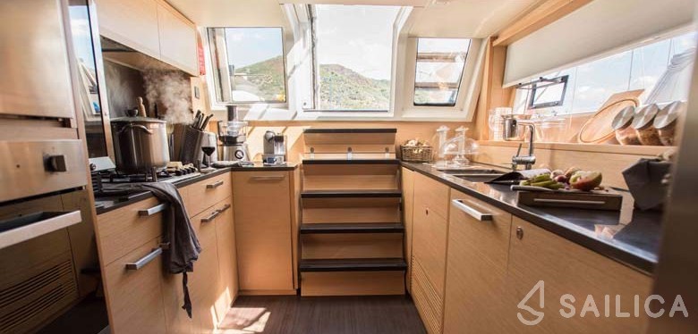 Lagoon 620 - Yacht Charter Sailica