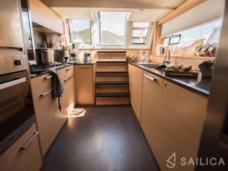 Lagoon 620 - Yacht Charter Sailica