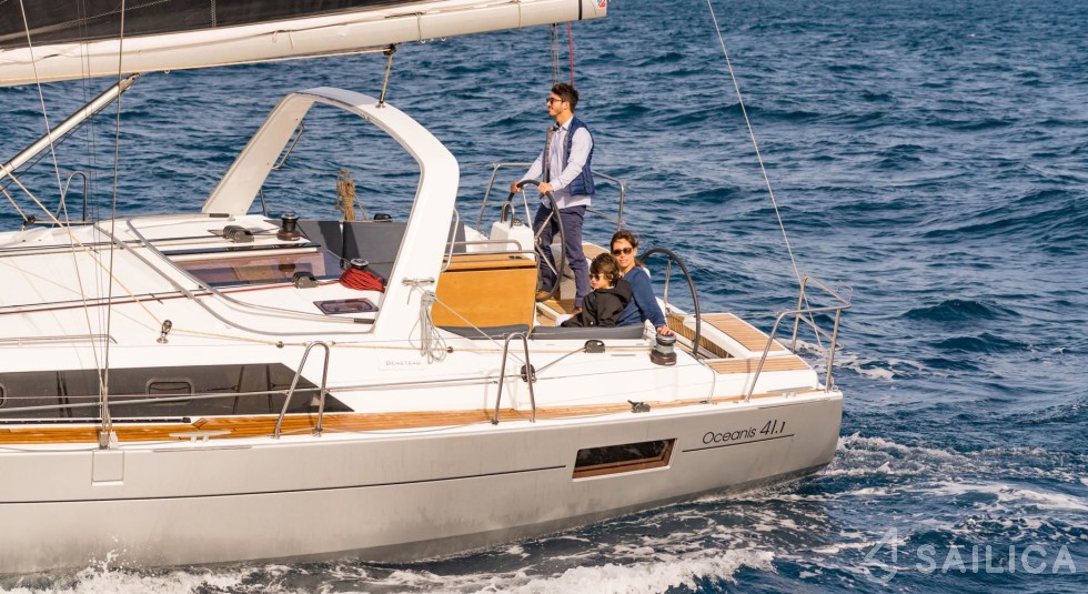 Oceanis 41.1 - Yacht Charter Sailica