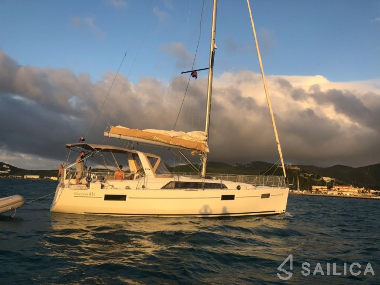 Oceanis 41.1 - Yacht Charter Sailica