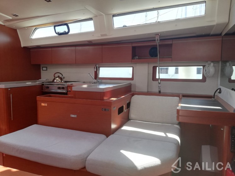 Oceanis 51.1 - Yacht Charter Sailica