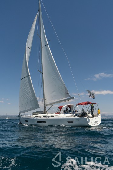 Oceanis 51.1 - Yacht Charter Sailica