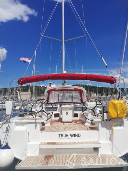 Oceanis 51.1 - Yacht Charter Sailica