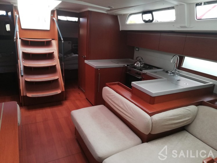 Oceanis 51.1 - Yacht Charter Sailica