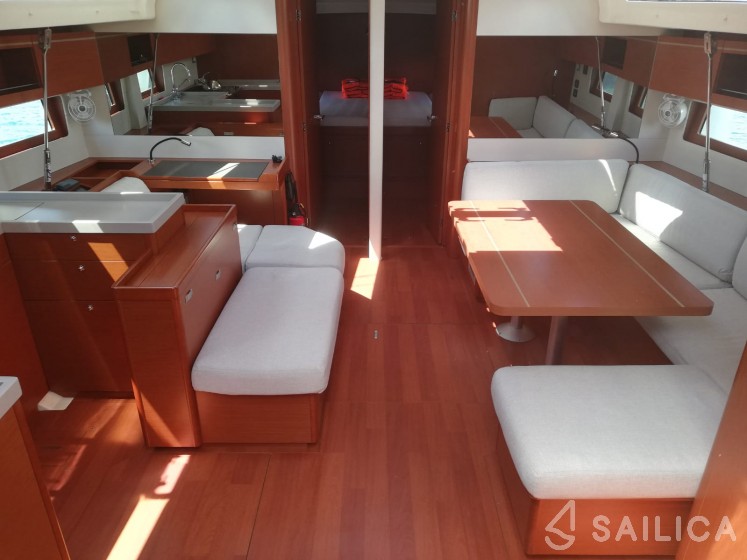 Oceanis 51.1 - Yacht Charter Sailica
