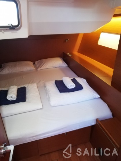 Oceanis 51.1 - Yacht Charter Sailica