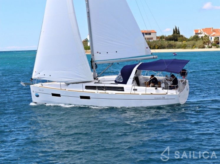 Oceanis 38.1 - Yacht Charter Sailica
