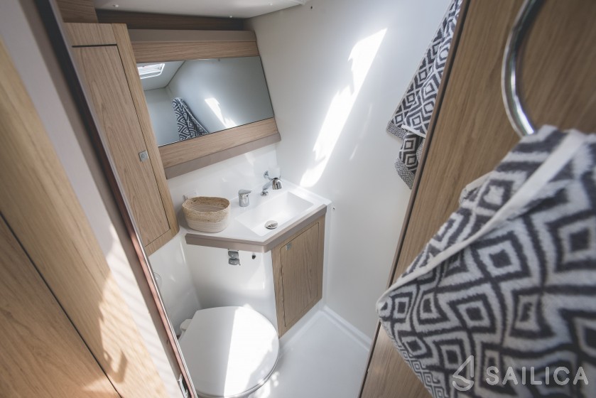 Oceanis 48 - Yacht Charter Sailica