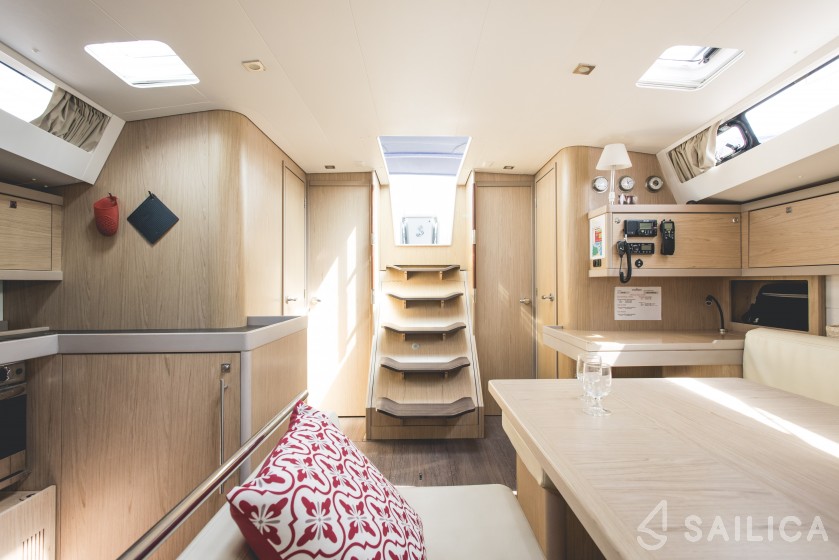 Oceanis 48 - Yacht Charter Sailica