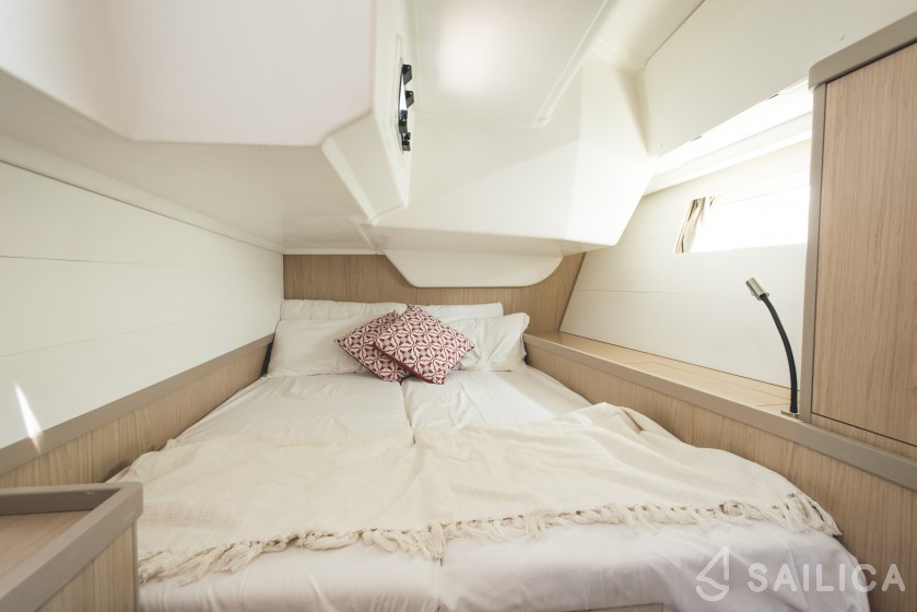 Oceanis 48 - Yacht Charter Sailica