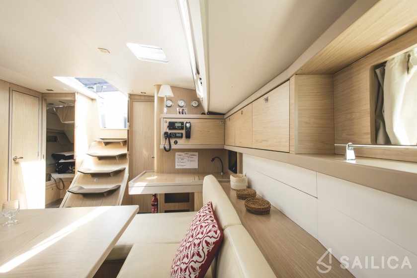 Oceanis 48 - Yacht Charter Sailica
