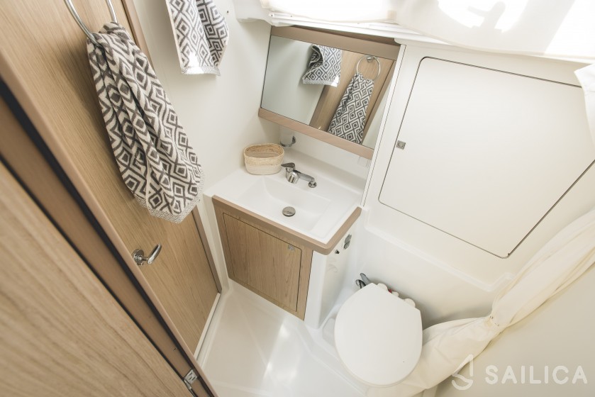 Oceanis 48 - Yacht Charter Sailica