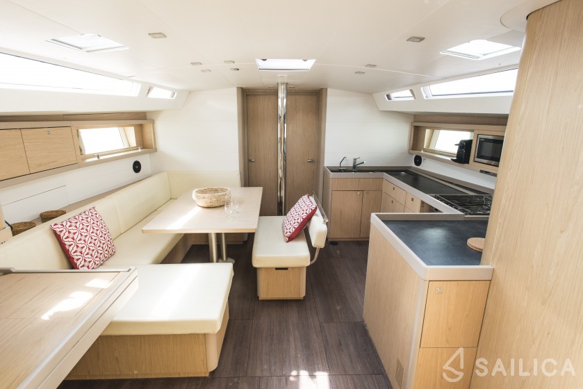 Oceanis 48 - Yacht Charter Sailica