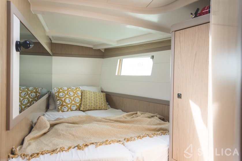 Oceanis 48 - Yacht Charter Sailica