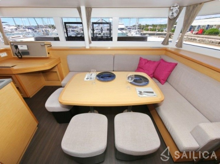 Lagoon 450  Flybridge - Yacht Charter Sailica