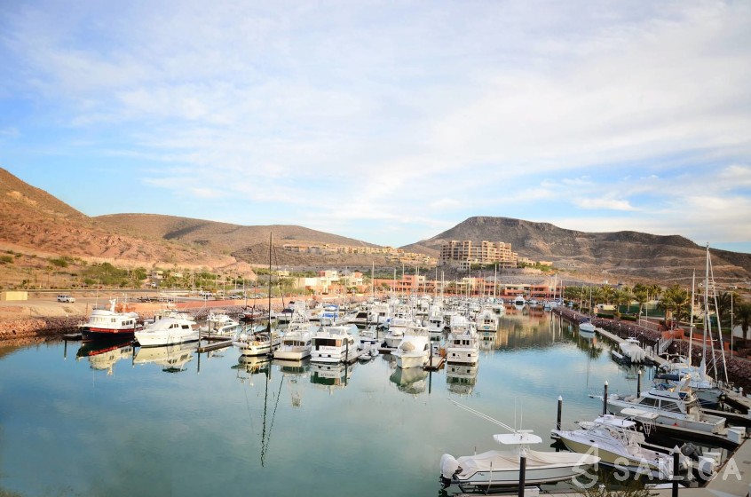 Lagoon 450  Flybridge - Yacht Charter Sailica