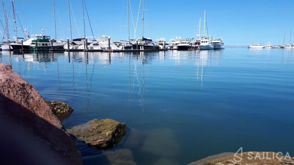 Lagoon 450  Flybridge - Yacht Charter Sailica