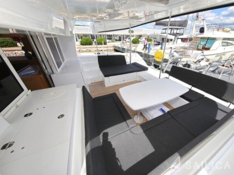 Lagoon 450  Flybridge - Yacht Charter Sailica