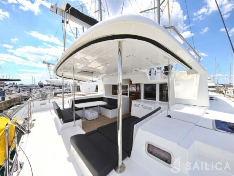Lagoon 450  Flybridge - Yacht Charter Sailica