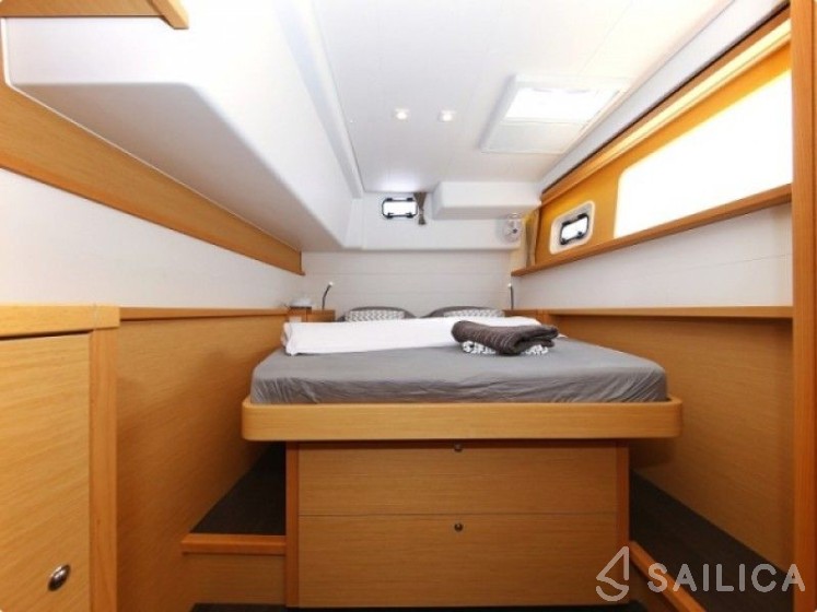 Lagoon 450  Flybridge - Yacht Charter Sailica