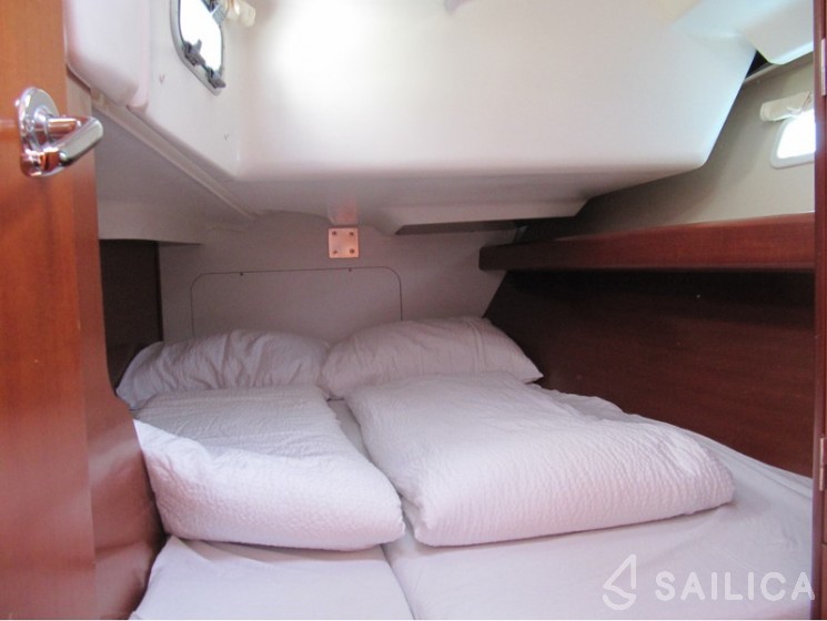 Oceanis 393 Clipper - Yacht Charter Sailica