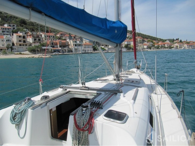 Oceanis 393 Clipper - Yacht Charter Sailica